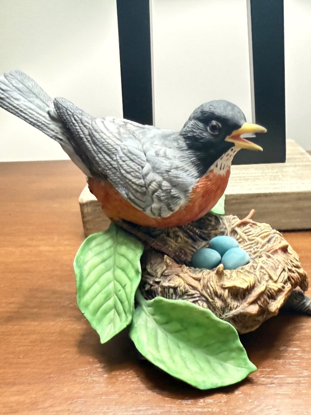 Lenox Porcelain American Robin with Nest & eggs 1989 Mint condition
